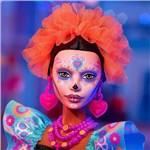 Sběratelská panenka Barbie Signature Día De Muertos 2024 v nařasených černých šatech3