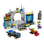 LEGO Juniors 10672 Batman Obrana Betcave2