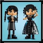 LEGO® Wednesday 76780 Figurka Wednesday Addams4